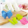 2PCS Kitchen Dishes Silicone Oven Heat Insulated Finger Glove Mitt Cute Cooking Microwave Non-slip Gripper Pot Holder