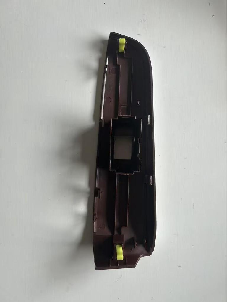 Декоративная крышка переключателя стеклоподъемника для Camry 2012-2017 (7-е поколение) 74232-06490-EO