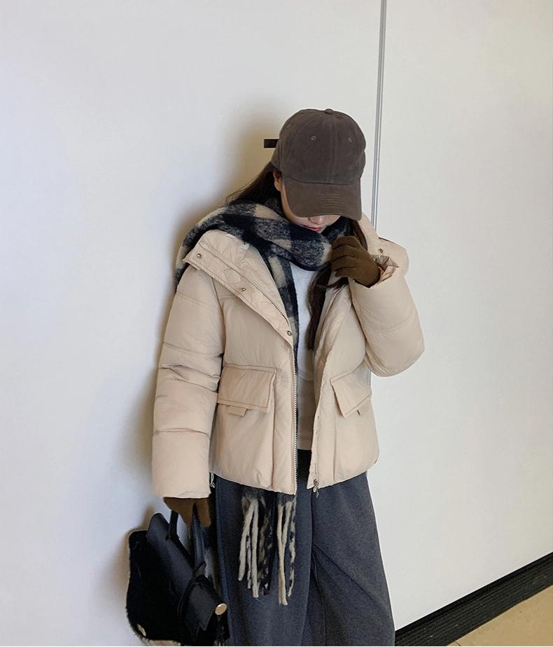 Женская короткая ветрозащитная теплая зимняя куртка с капюшоном и рукавами реглан