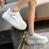 Осенняя обувь для женщин. Маленькие белые туфли с толстой подошвой. Плоская подошва с противоскользящей подошвой. Износостойкая повседневная обувь с толстой подошвой.