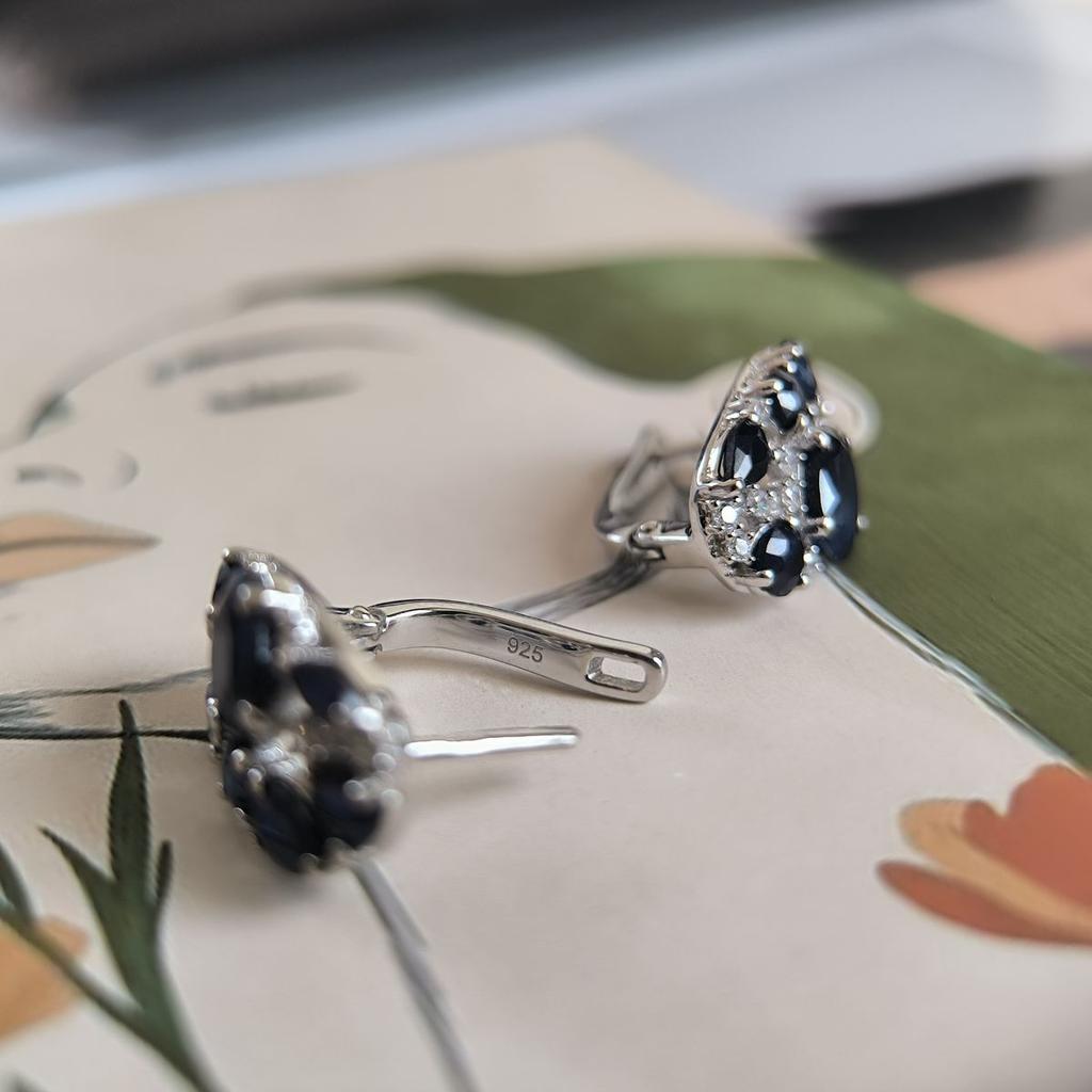 Серебряные серьги с натуральным сапфиром 7.608ct, фианитами (2180944)