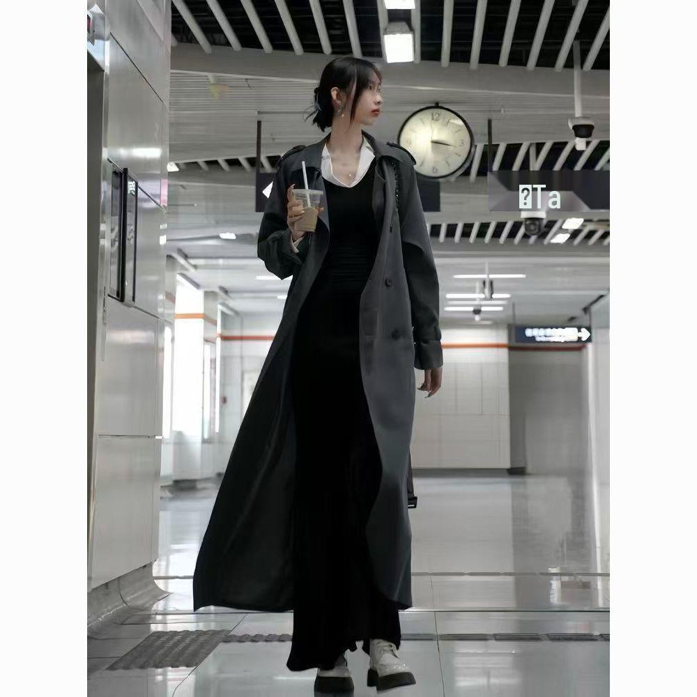 Женский удлиненный серый тренч - Весна/Осень 2025. Новая модель больших размеров, длиной до щиколотки.