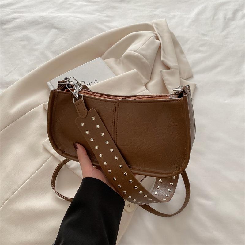 Премиальная женская сумка, простая сумка через плечо с заклепками, модная сумка с широким плечевым ремнем, универсальная текстура, трендовая сумка-мессенджер.
