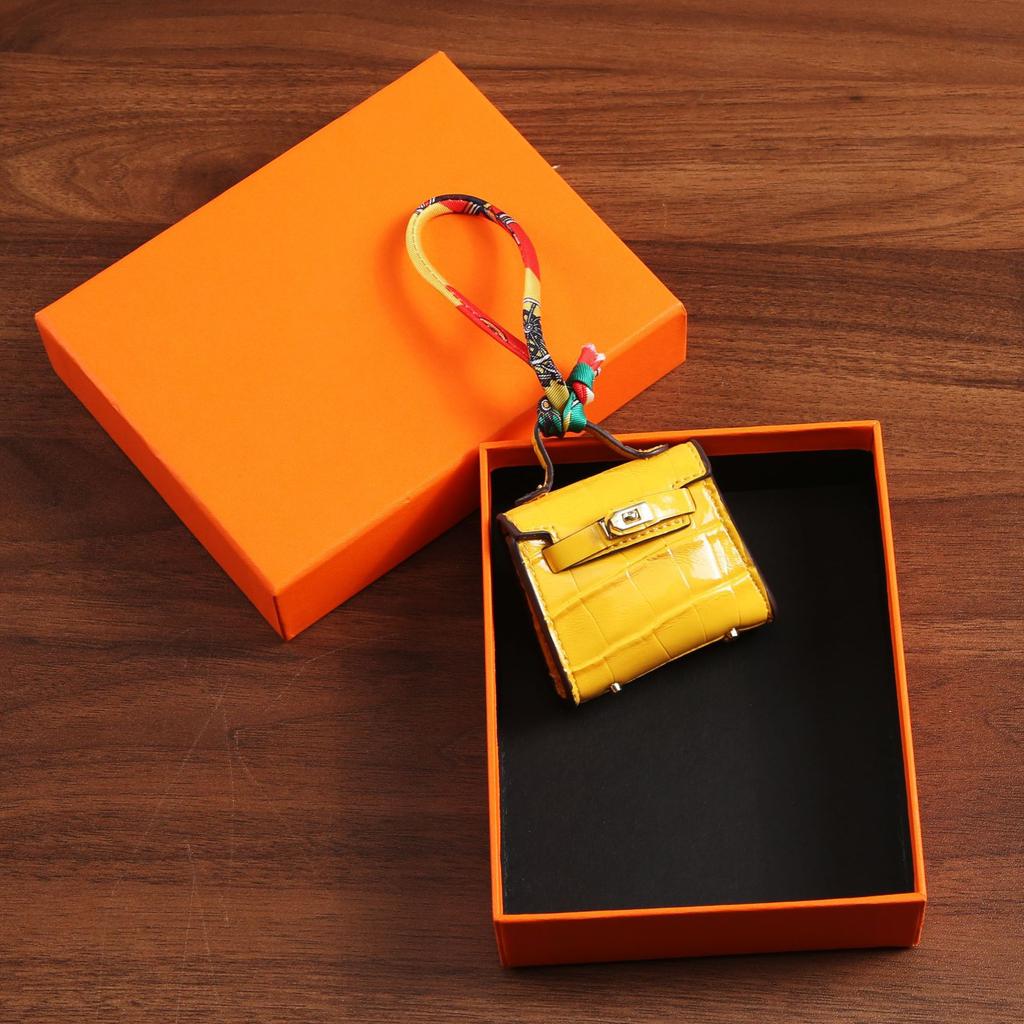 Мини-сумка с крокодиловым узором, изысканная сумка для мелочи, красный конверт, женская сумка, подвесное украшение, высококачественный автомобильный брелок