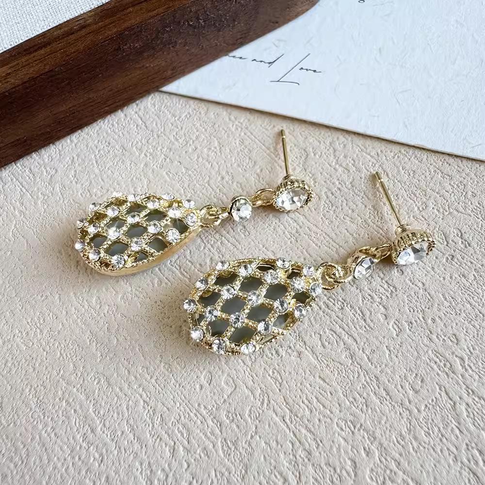 Изящные серьги-капли из блестящего металла с бриллиантами, стильный индивидуальный стиль, роскошные серьги высшего класса, модные модные серьги.