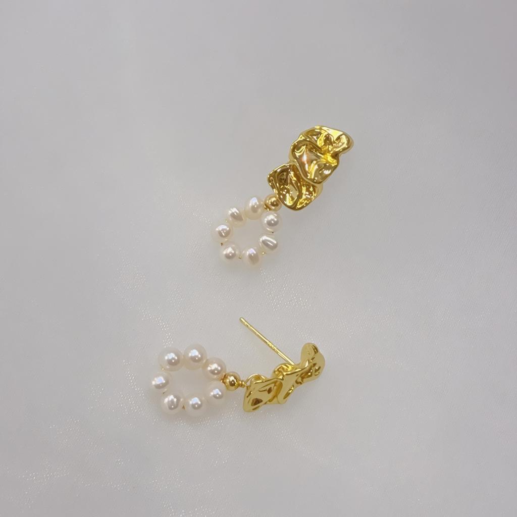 European and American earrings retro natural baby mini pearl stud earrings silver needle gold-plated irregular earrings earrings fashion trend