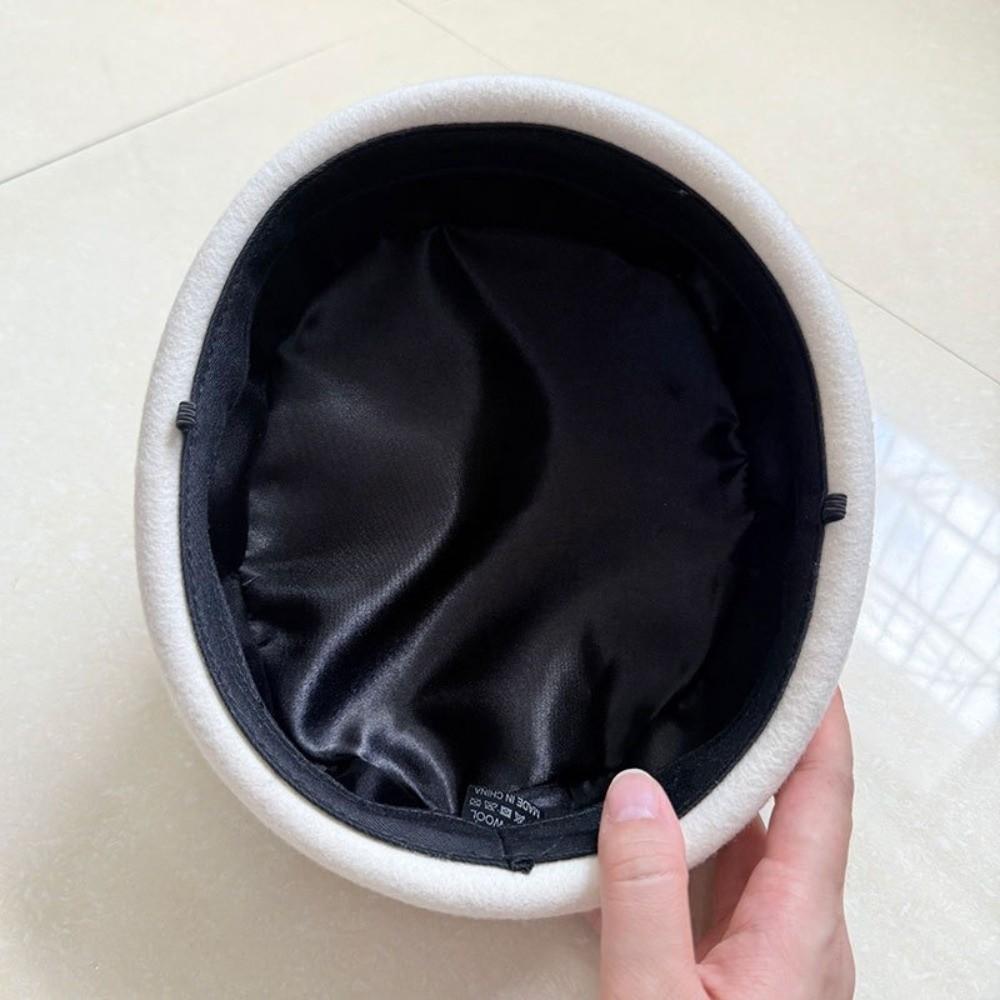 Элегантная зимняя шляпка-таблетка из 100% шерсти с дизайном с плоским верхом