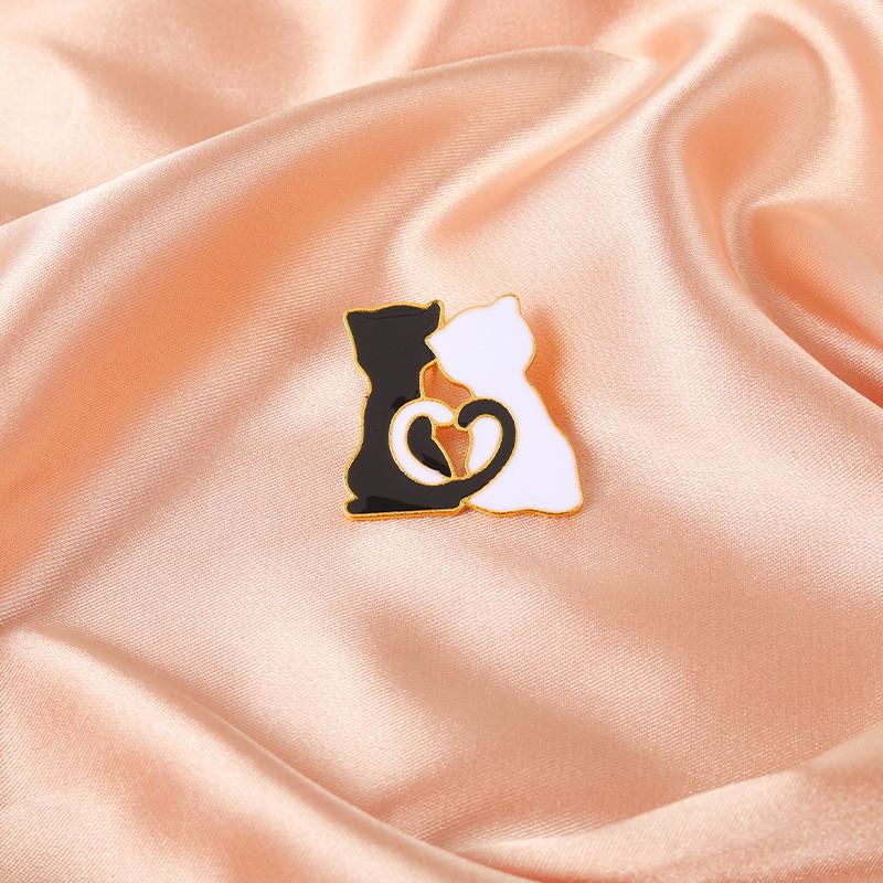 Unique Animal Couple Cat Enamel Lapel Pin Stylish Brooch For Fashionable Cat Lovers