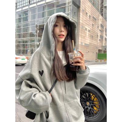 Расслабленный серый кардиган с капюшоном и вышивкой в виде сердца - женская осенняя толстовка на молнии