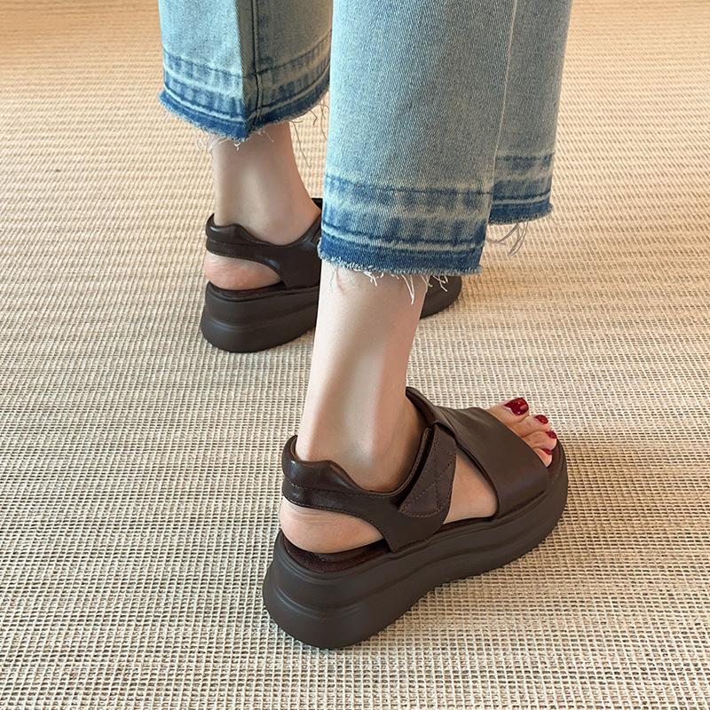 Место!! Ретро повседневные сандалии на платформе с открытым носком, красивые женские летние новые универсальные на мягкой подошве, увеличивающие рост, римские туфли