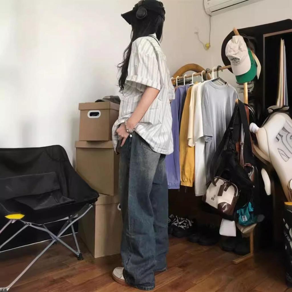 Лето 2024 Женская Нишевая Дизайнерская Рубашка в Голубую Полоску в Ретро Стиле с Коротким Рукавом