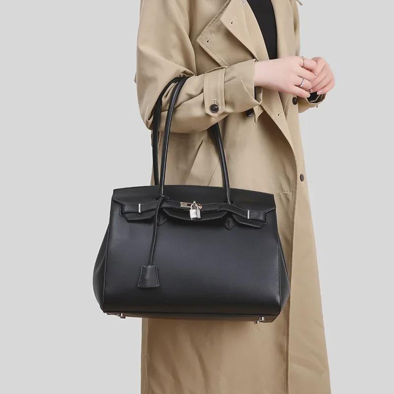 Сумка-тоут платинового цвета с большой вместимостью через плечо и через плечо, весна/лето 2025 г.