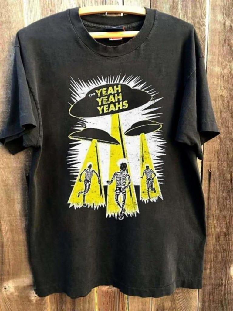 Vintage 90s Aliens Enter Earth Yea-Yeah Tour Concert Short Sleeve Black Color Shirt S-5XL