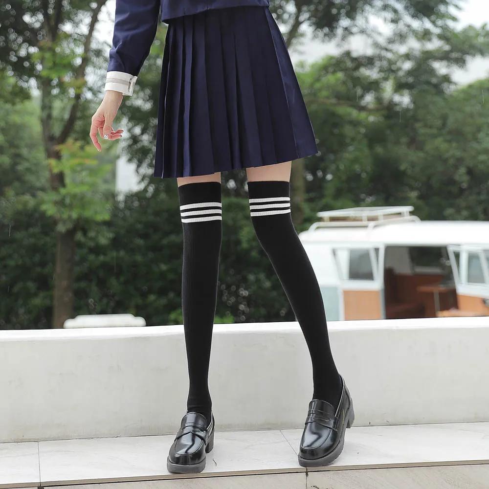 Милые длинные носки выше колена в стиле Лолиты для японских девочек, школьные черно-белые полосатые чулки для косплея для женщин