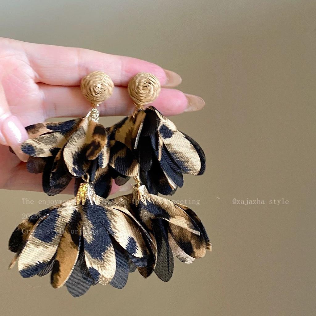 Майярдовый кофейный цвет янтарные серьги женские осенне-зимние высококлассные серьги в стиле кэжуал, серьги с нишевым дизайном в стиле легкой роскоши