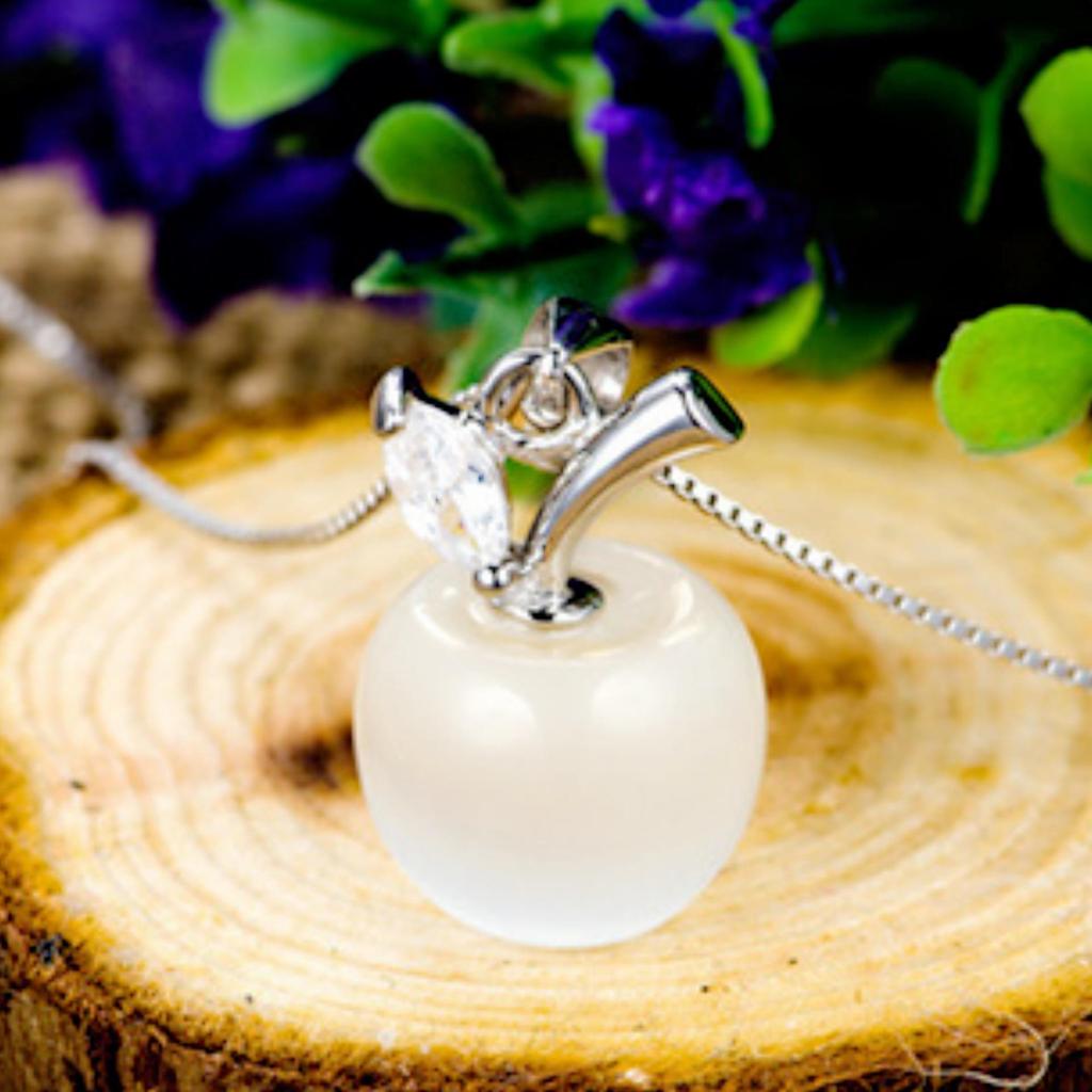 Классическое ожерелье с подвеской в виде яблока «кошачий глаз» из серебра с платиновым покрытием, розовым кристаллом и лунным камнем