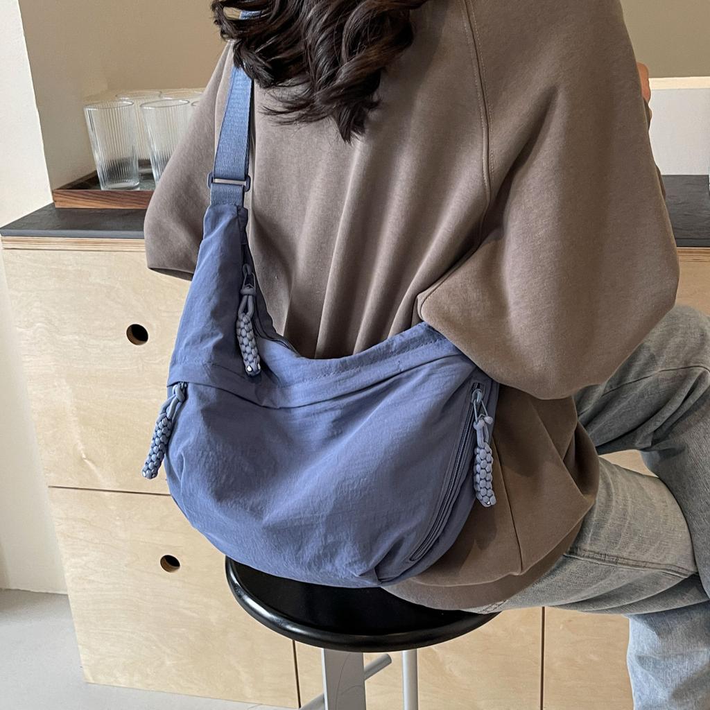 Nylon Dumpling Bag Women's New High-end Large-capacity Messenger Bag Fashion Leisure Commuting Simple Trend Shoulder Bag