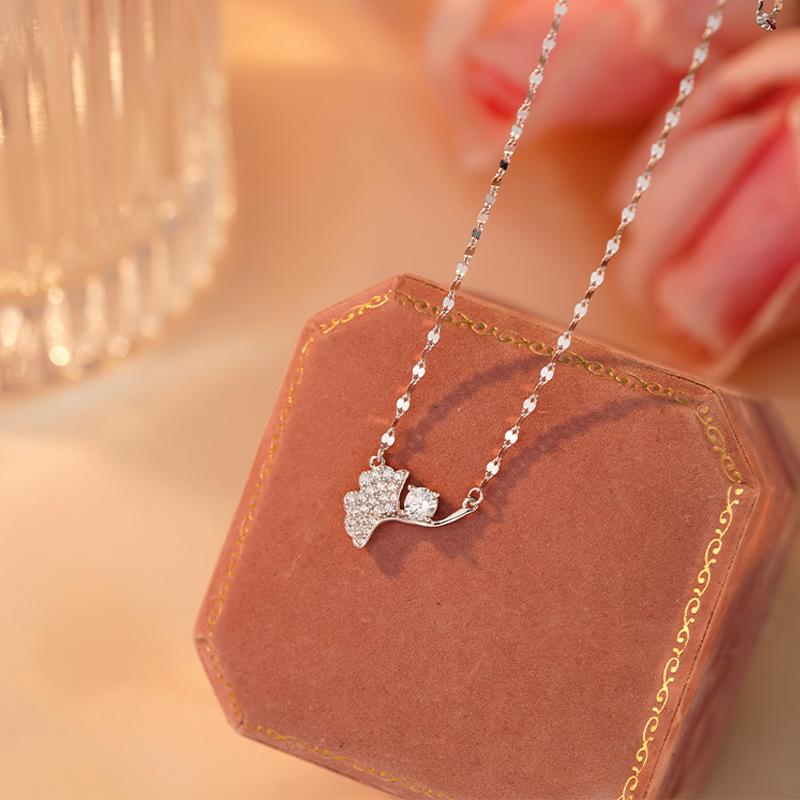 Ожерелье в виде абрикосового листа, ниша, легкий роскошный стиль, модная девушка, путешествующая на работу, литературная и художественная японская и корейская цепочка на ключицу