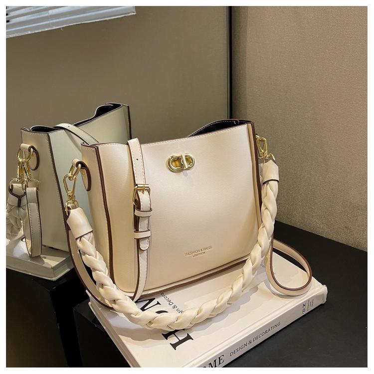 IELGY Versatile Soft Leather Bucket Bag, Foreign-style Texture Shoulder Messenger Bag