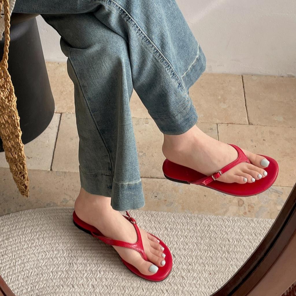 Red High-end Non-slip Flat-bottomed Flip-flops Women's 2025 New Summer Wear with Skirt French Sandals