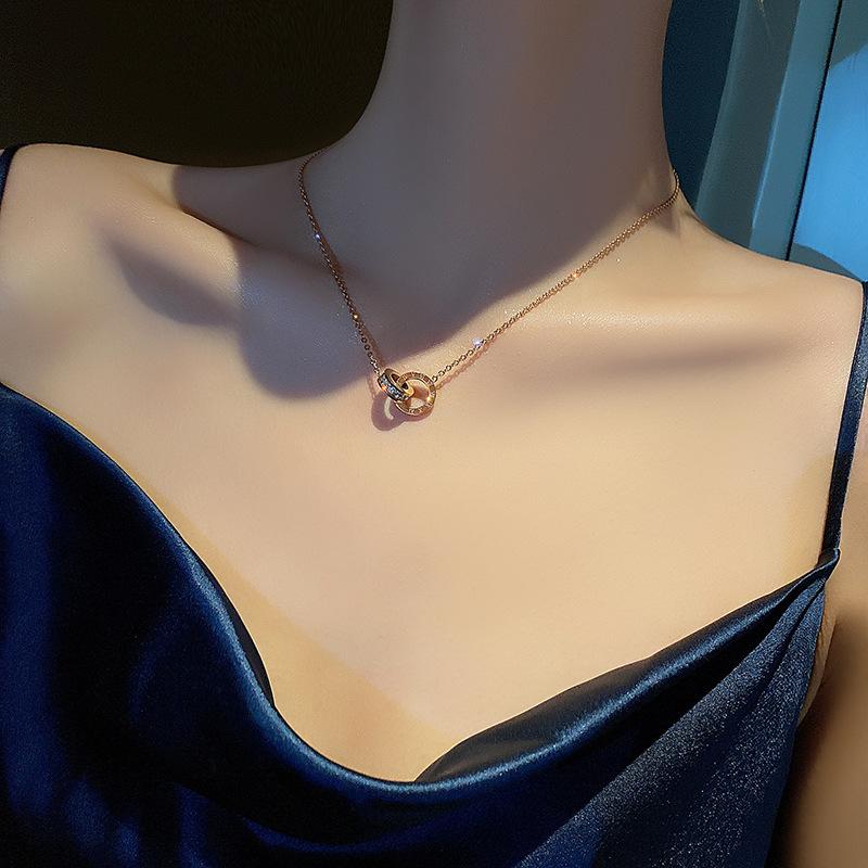 Ожерелье из титановой стали с гальваническим покрытием 18 карат с римскими цифрами и двойным кольцом, легкая роскошная подвеска на ключицу из титановой стали, цена