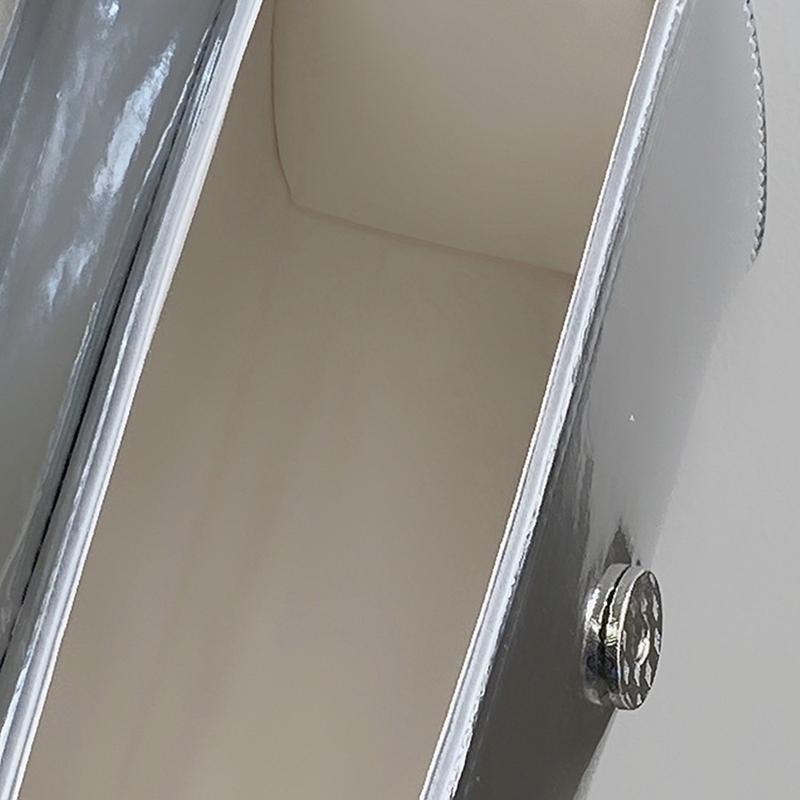 Чувство роскоши Женская маленькая квадратная сумка через плечо с замком-полумесяцем Модная лакированная кожа Однотонная Универсальная ручная сумка-кроссбоди с цепочкой CLE