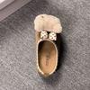 Голова ветряного мешка, полутапочки, снизу Birkenstocks, мило за пределами кампуса, носит толстые женские ленивые туфли, дети выглядят худыми мультяшными