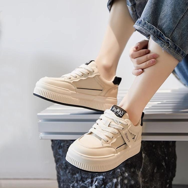 Leather Board Shoes Women Ins Tide Explosion 2025 Autumn New Thick-soled Black and White Panda Little White Shoes Versatile Bread Shoes