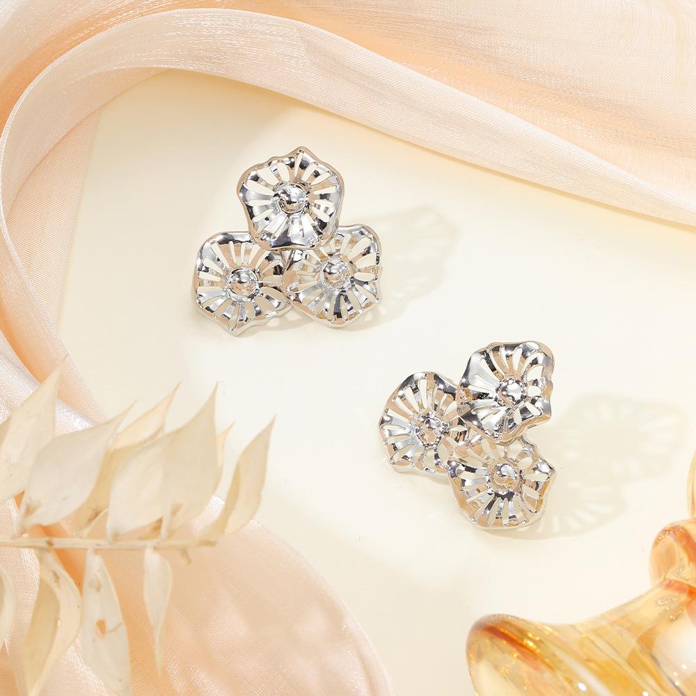 Винтажные цветочные полые металлические ретро-серьги, индивидуальные золотые роскошные украшения для ушей