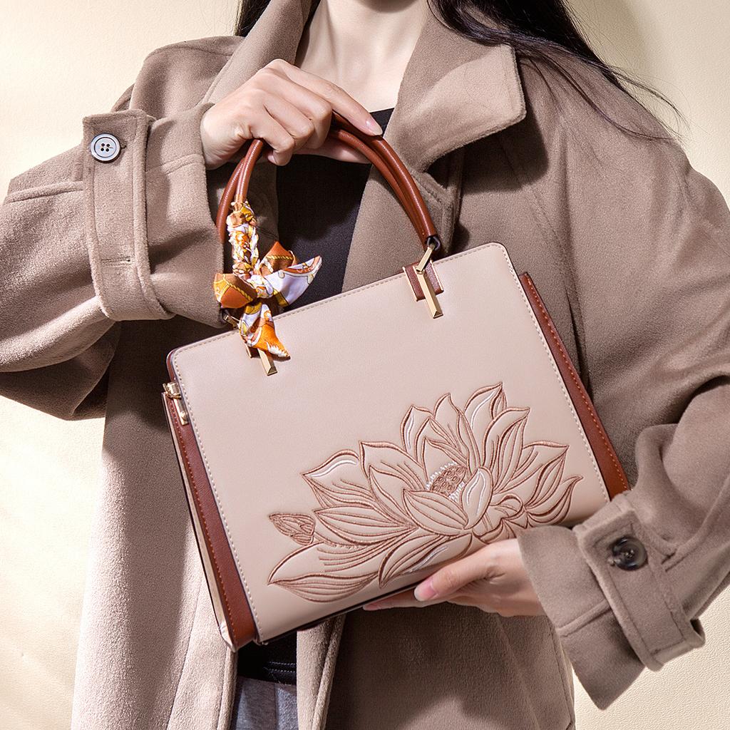 Chinese-style embroidered handbag for middle-aged mothers, simple and fashionable women's handbag, crossbody bag for mother-in-law, Mother's Day gift
