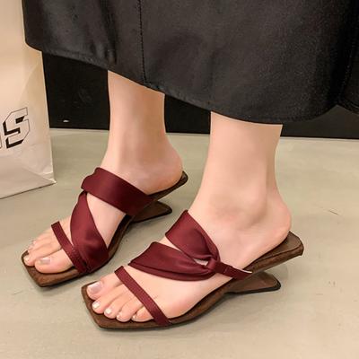 Мода 2025 Новая Мода Квадратный Носок Открытый Носок Летние Шлепанцы Элегантный Бант Дизайнер Противоположный Каблук Платье Вечеринка Шлепанцы Zapatillas Mujer