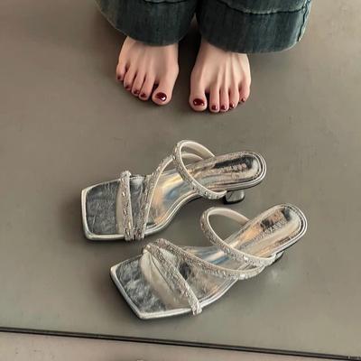 Летние новые шлепанцы на высоком каблуке с тонкими ремешками и стразами, квадратные, прозрачные и модные шлепанцы-одно слово, крутые шлепанцы