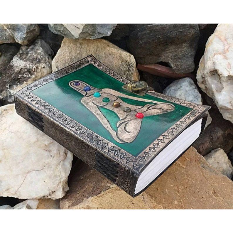 Большой кожаный журнал ручной работы с 7 камнями чакры, тисненый кожаный дневник, художественный альбом для рисования, подарочный блокнот для занятий йогой, латунный замок, самостоятельный планировщик