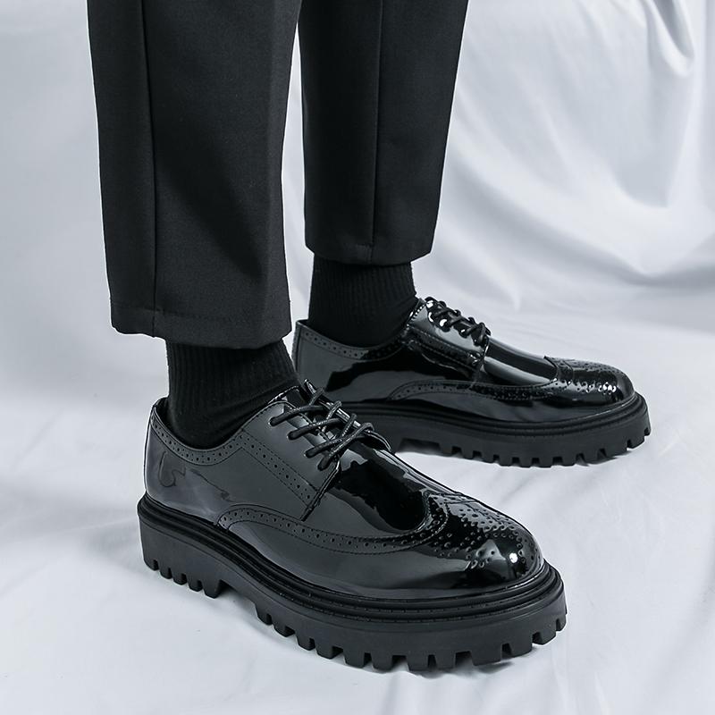 Модная повседневная мужская кожаная обувь классика дизайн в стиле броги Модные вечеринки и улица Черно-белая минималистичная обувь Новинка Хит