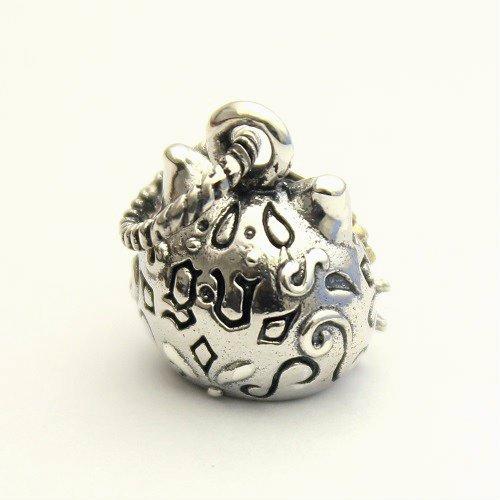 Good Vibrations Mexican Skull Cat Pendant