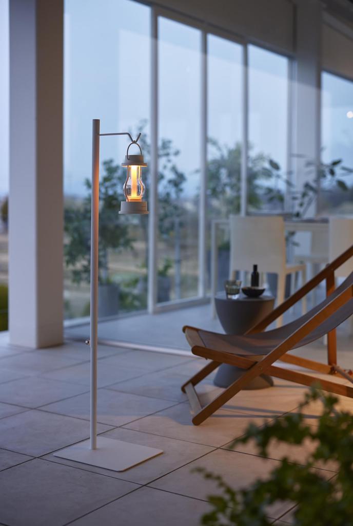 Подставка для садового фонаря Yamazaki Tower, регулируемая по высоте, белая, прибл.. Ш26 x Г30 x В80-152см, 4514