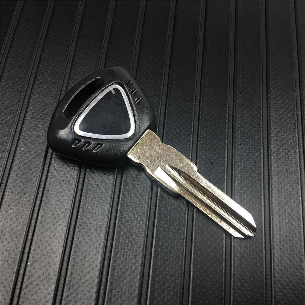 For Triumph 1050 T955 Street Triple 675 Tiger 800 Carbon Key Protective Shell Uncut Blade Keys Moto Motorcycle