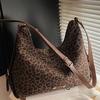 Повседневная и элегантная сумка-тоут большой вместимости, простая одноплечевая сумка для женщин для поездок на работу