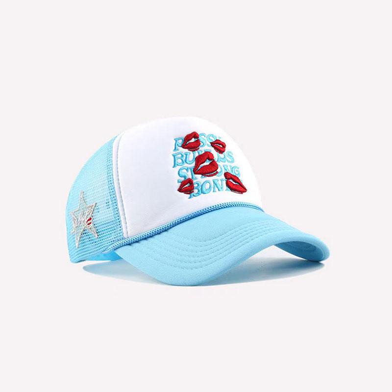 Fashionable versatile baseball cap with a lip pattern, sun protection, and mesh design