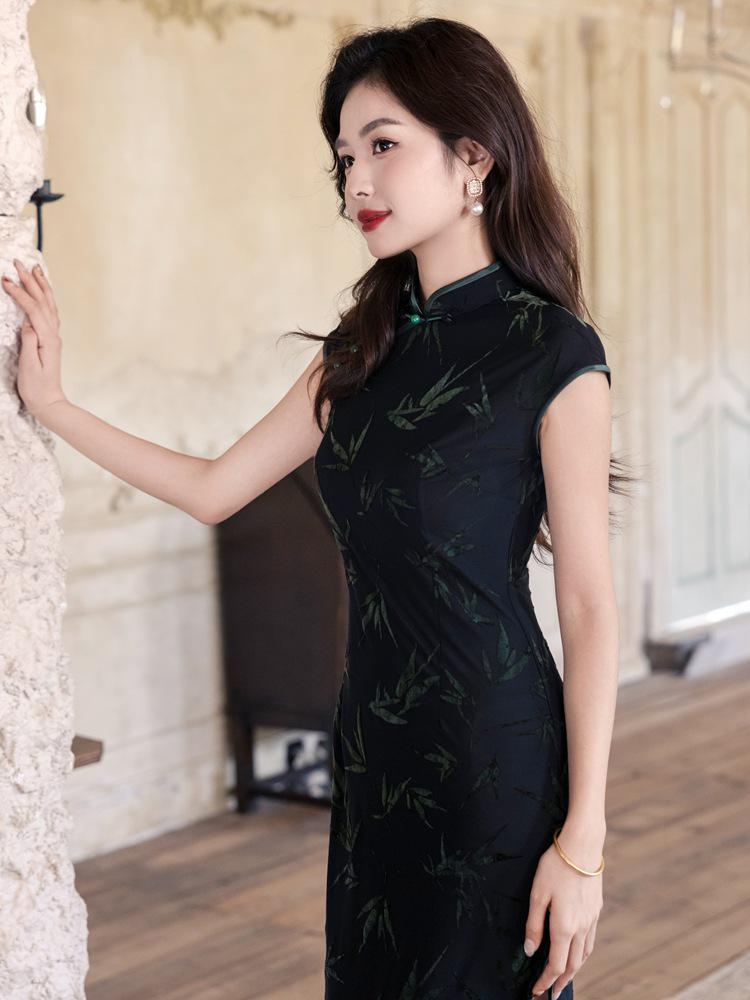 Платье-чонсам Bei Zhi Yun Black Retro без рукавов с халтером - Обновленное издание Осень 2025