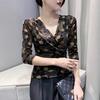 Футболка с V-образным вырезом и принтом для женщин, с длинными рукавами, весенняя новая модная сексуальная сетчатая базовая рубашка