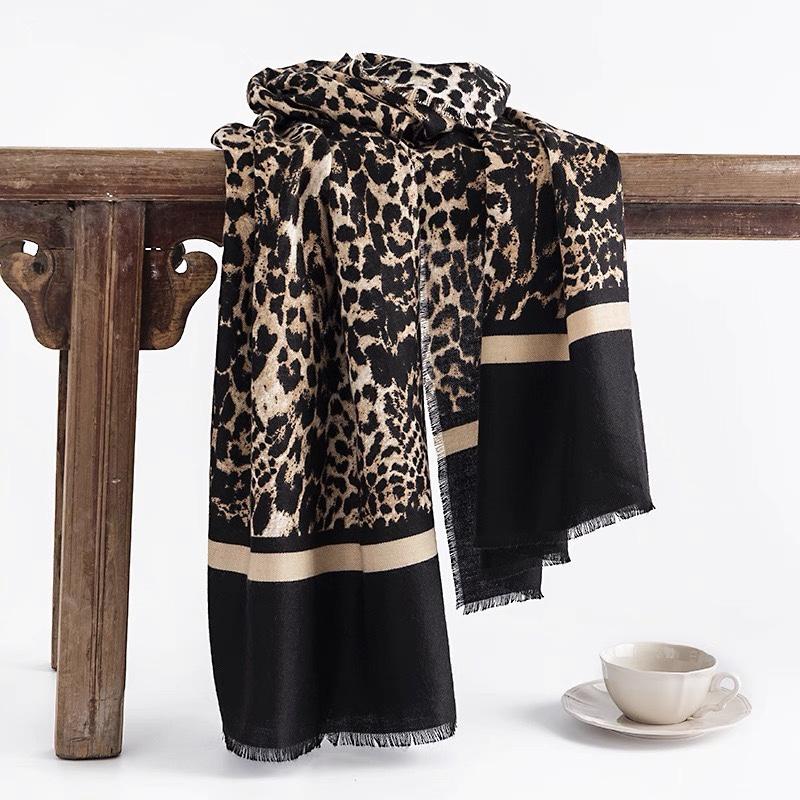 WTEMPO Retro Elegant Leopard Printed Scarves Women's Autumn Winter Casual Versatile Scarf Shawls Cold-proof Windproof Warm Outdoor Scarves