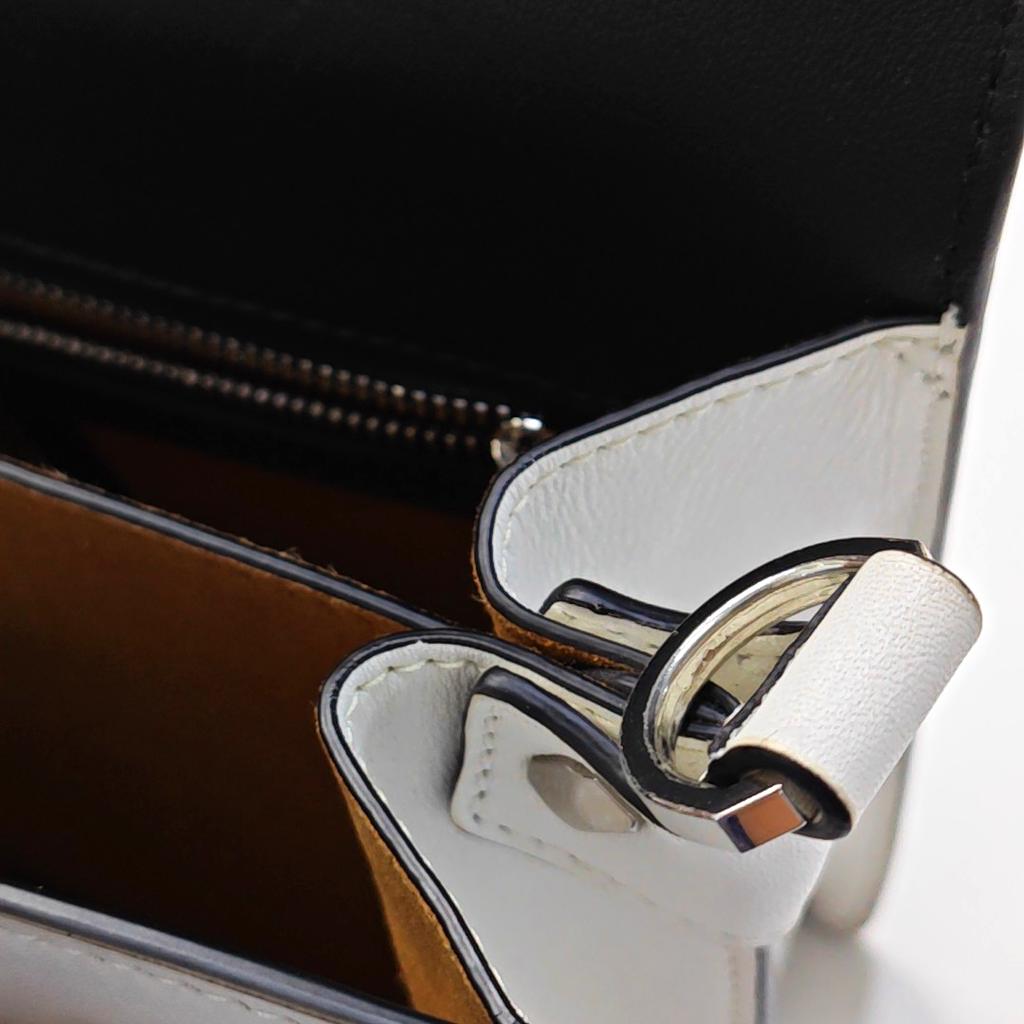 [Pre-Owned] Patricia Visetos Color Block Silver Metal Accessories Leather Crossbody Bag Medium - Very Good #1VLQMEF
