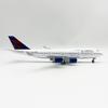Декорация самолетов Самолеты масштаба 1/240 B747 Авиакомпания Delta Смола Модель самолета 30 см Литой самолет со стендом на колесах Самолет