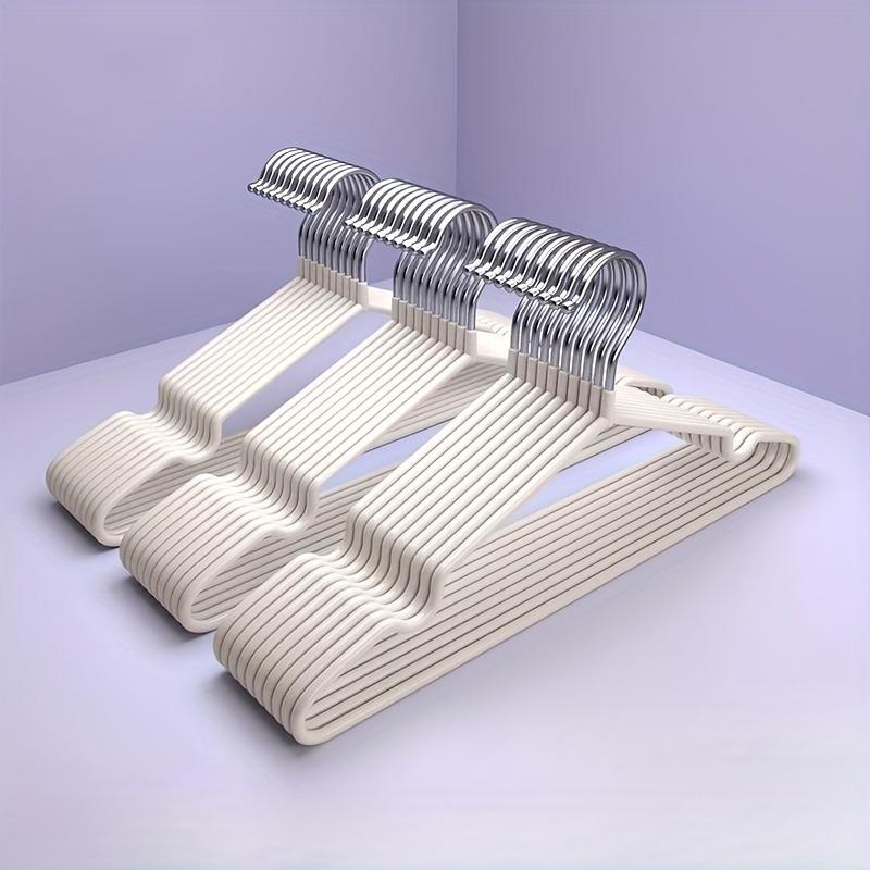 10-piece anti-slip and durable metal hangers with rubber coating. Эти компактные крючки для одежды имеют выемки для плечиков.
