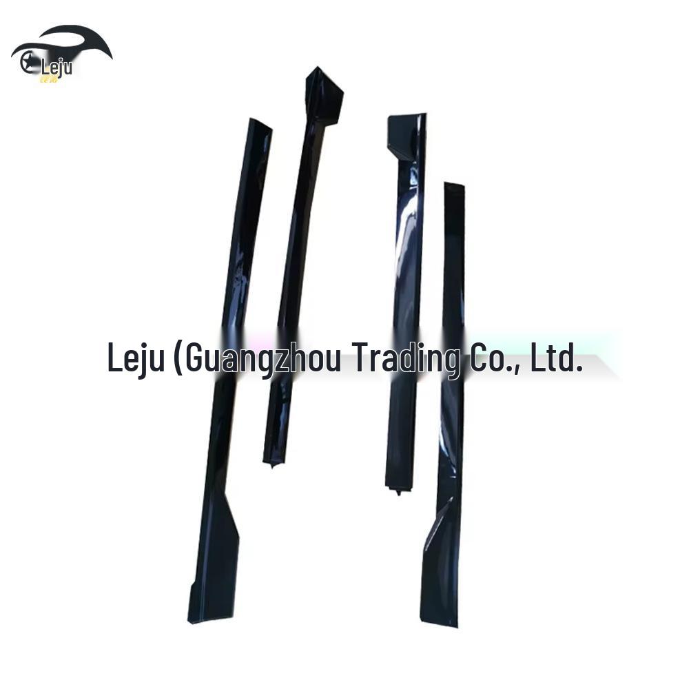 Комплект боковых юбок в спортивном стиле TRD для Toyota Camry 2018-2022 - Черный с красной окантовкой