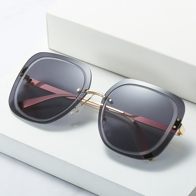 Солнцезащитные очки в квадратной оправе в европейском и американском стиле 2021 года с рифлеными линзами на рисовых гвоздях для женщин