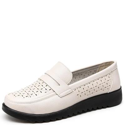 Мода 2024 года, летняя обувь для мам, сандалии из натуральной кожи, удобная мягкая подошва, полые женские туфли для женщин среднего и пожилого возраста, женские мокасины