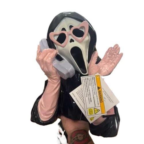Halloween Scream Girl Cell Phone Stand, Scary Funny Desk Decor, Creepy Horror Figurine Gift for Halloween Party Decoration