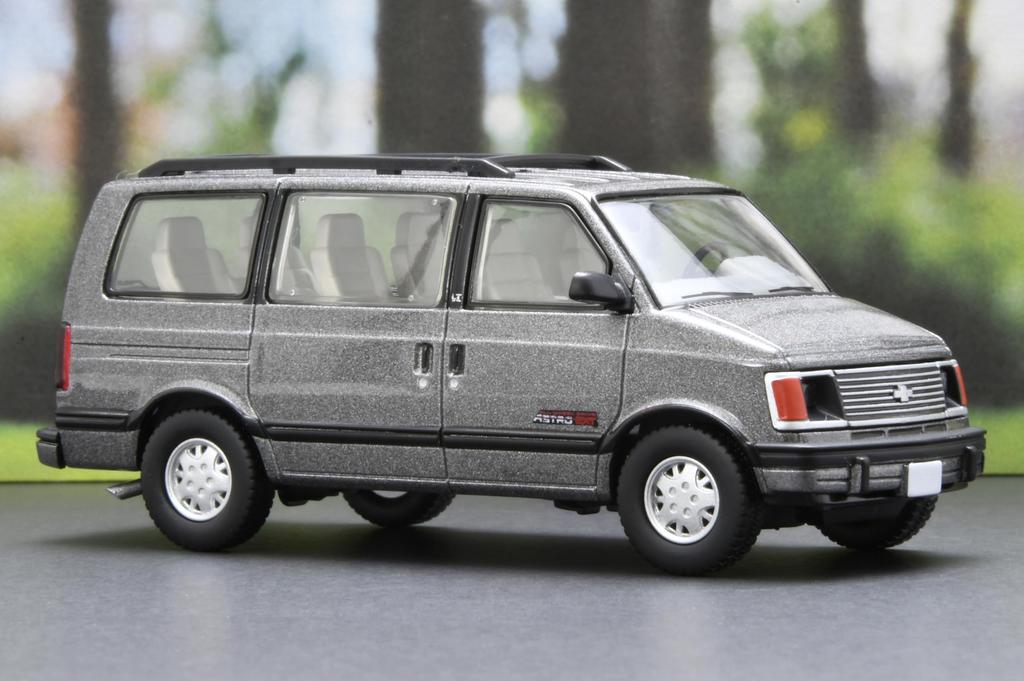 TOMYTEC Tomica Limited Vintage Neo LV-N325a Chevrolet Astro LT AWD Gray 1994 Model (Assembled)